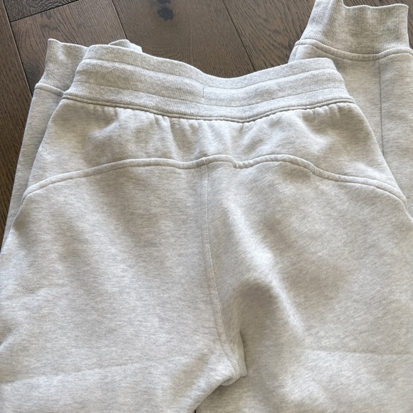 ☑️LULULEMON SCUBA CROPPED 7/8 JOGGER LIGHT GRAY XXS - Picture 8 of 8